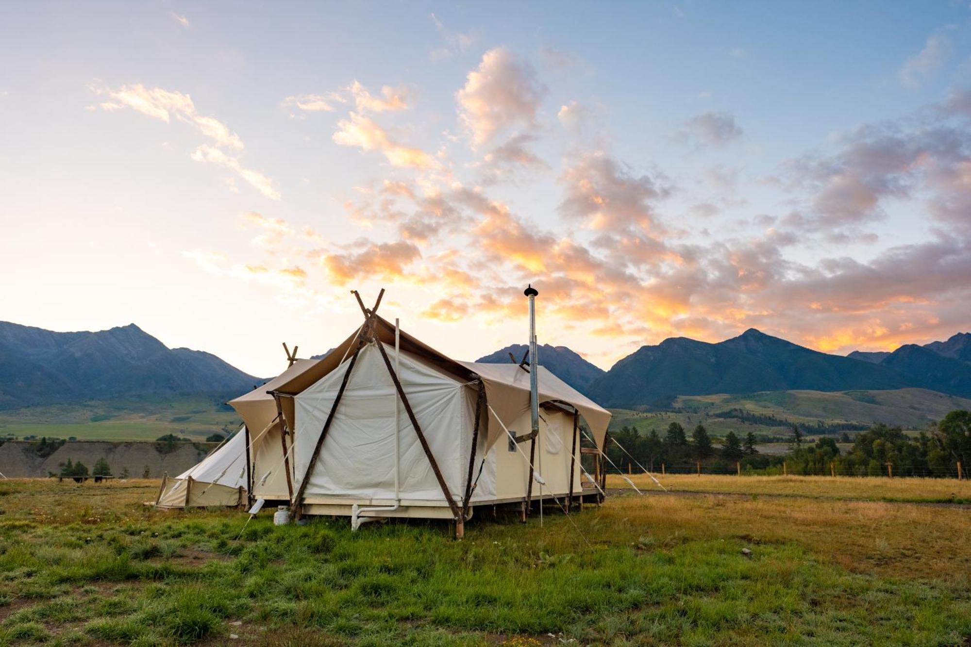 Under Canvas North Yellowstone - Paradise Valley Ливингстон Экстерьер фото