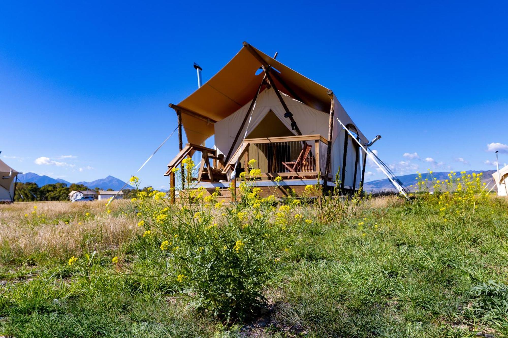 Under Canvas North Yellowstone - Paradise Valley Ливингстон Экстерьер фото
