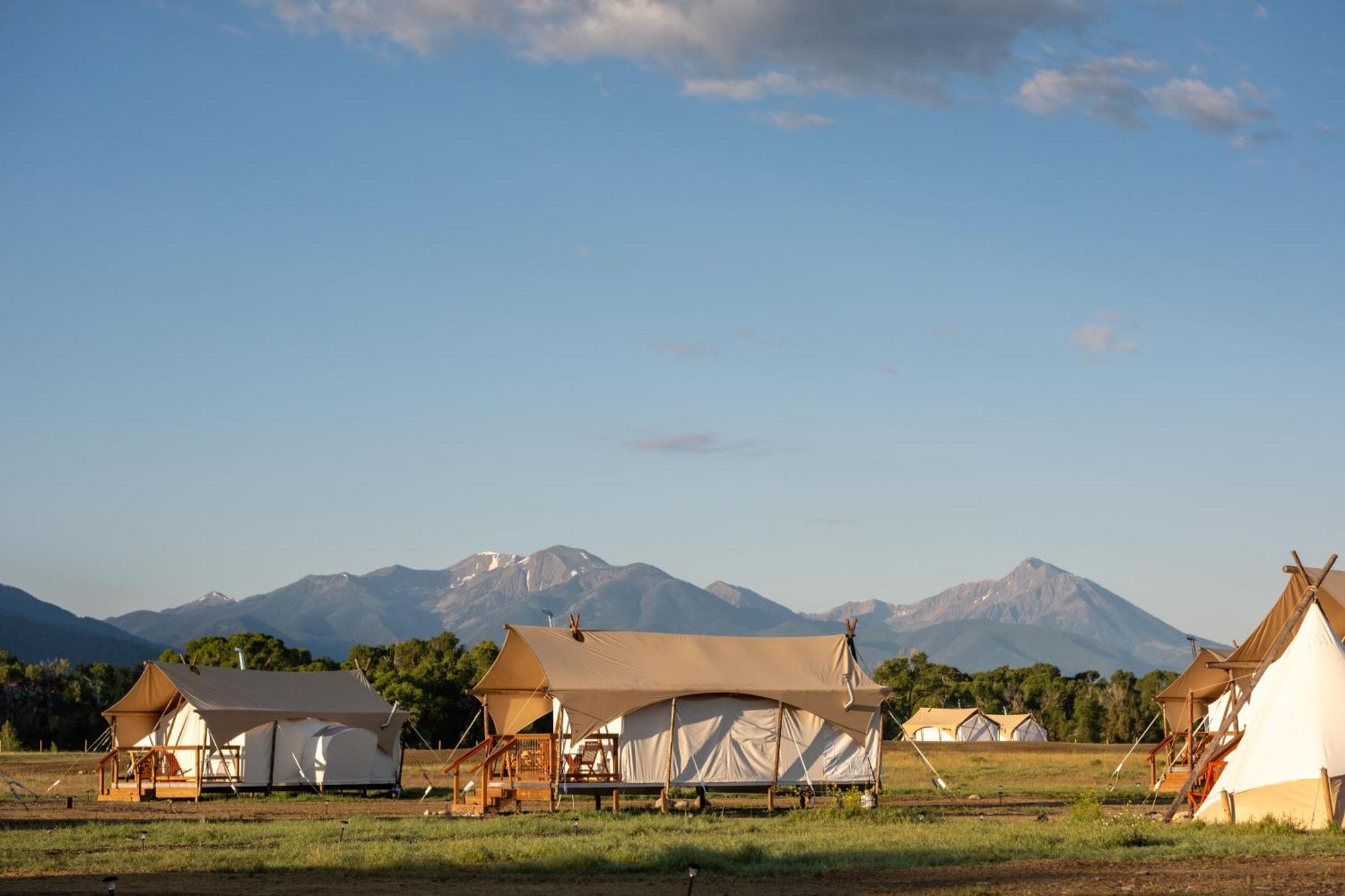 Under Canvas North Yellowstone - Paradise Valley Ливингстон Экстерьер фото