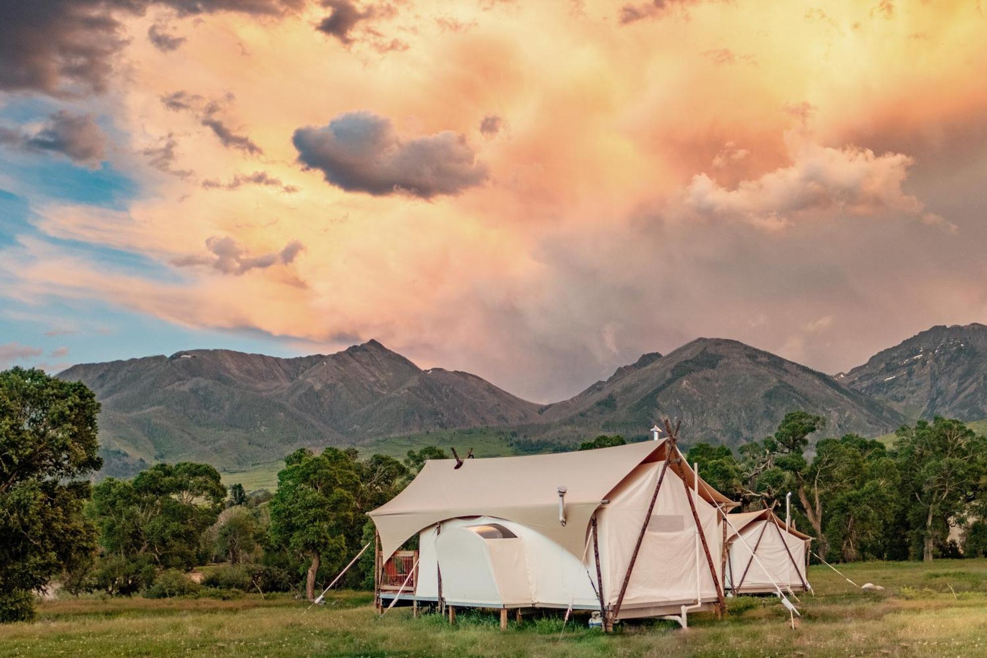 Under Canvas North Yellowstone - Paradise Valley Ливингстон Экстерьер фото