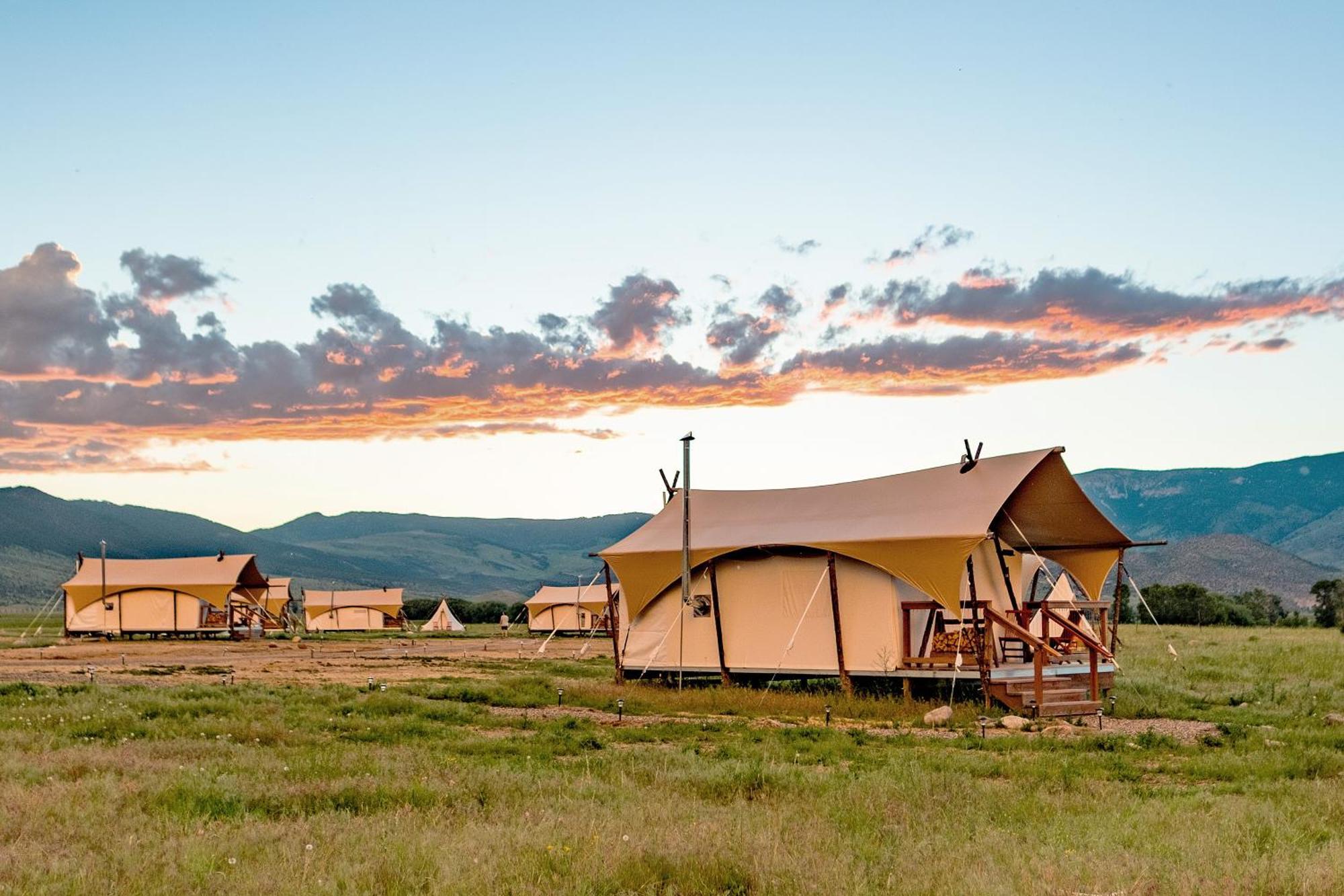 Under Canvas North Yellowstone - Paradise Valley Ливингстон Экстерьер фото